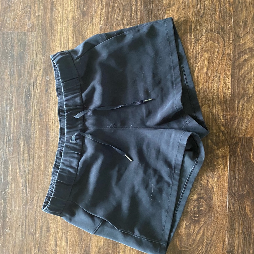 Lululemon On the move shorts